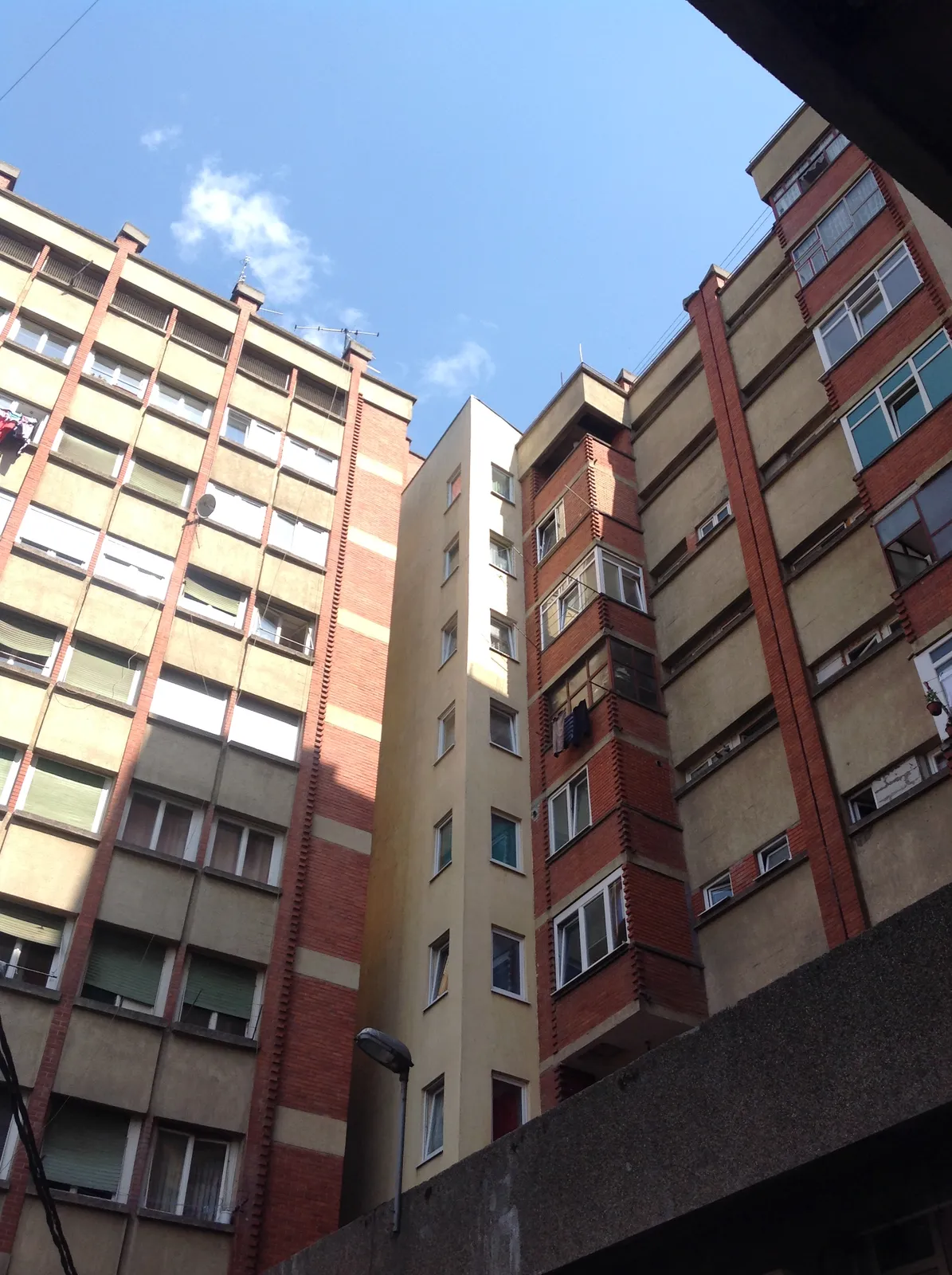 Modernist concrete form