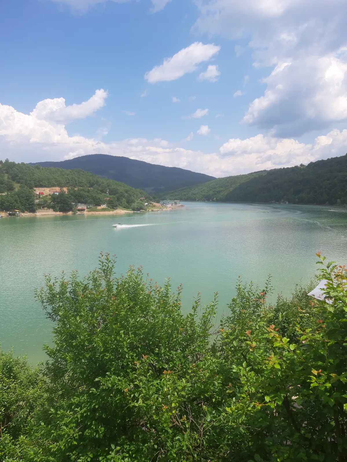 Ribariće and the lake